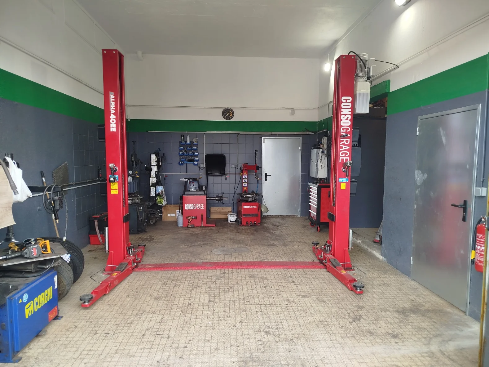 Atelier équipé d'un pont élévateur ConsoGarage